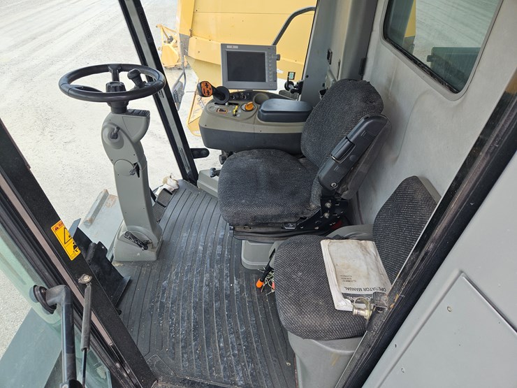 2009-gleaner-a76-image-8