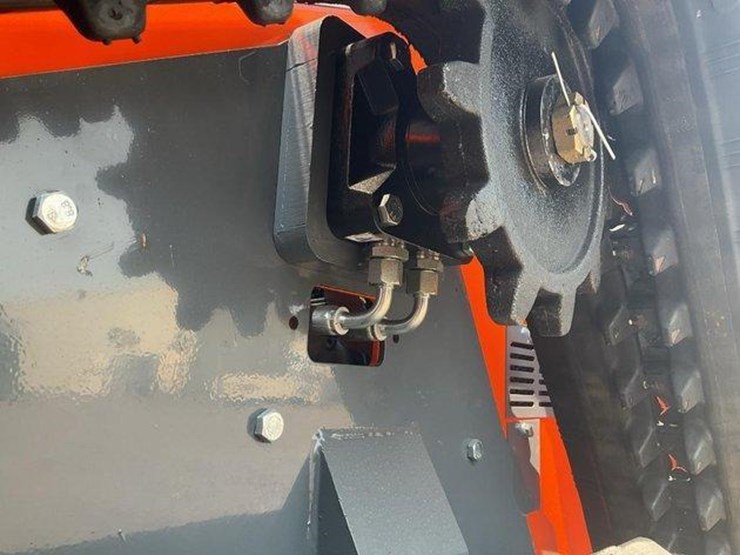 #1002-•-hurricane-hrc-700-mini-skid-steer-loader-image-12