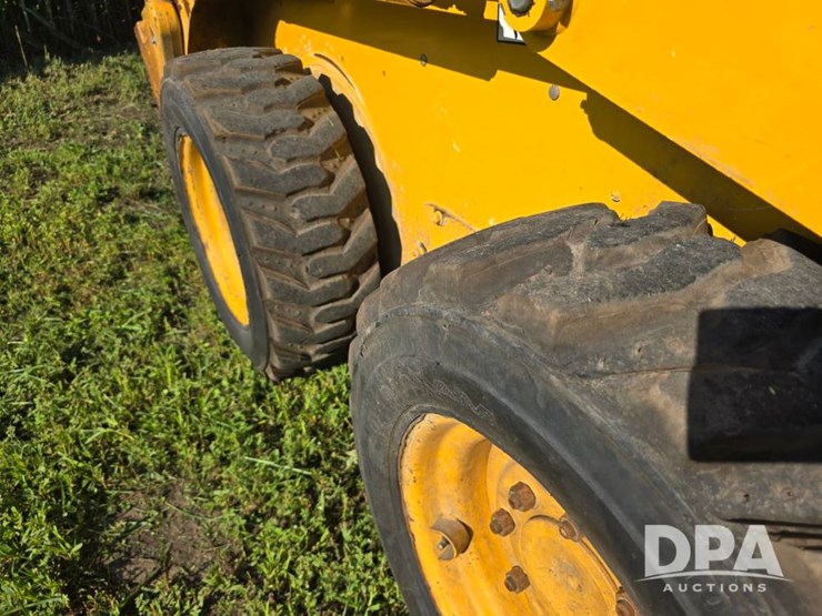 2015-john-deere-315-image-10