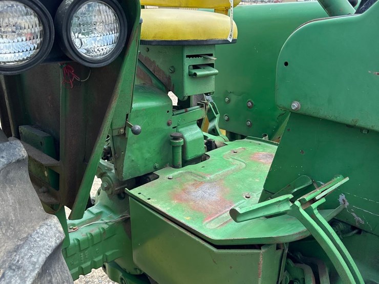 john-deere-3020-image-6