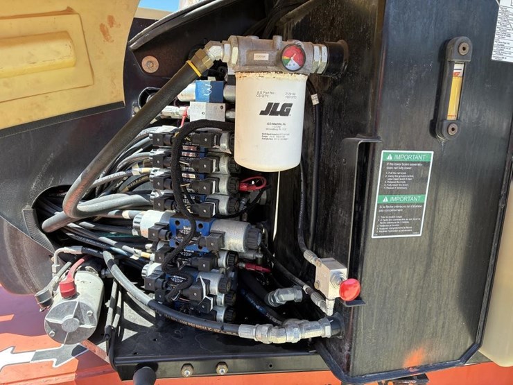 2013-jlg-600aj-image-15