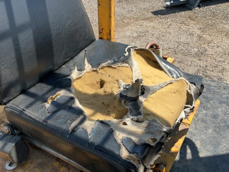 #1352-•-clark-electric-towmotor-image-5