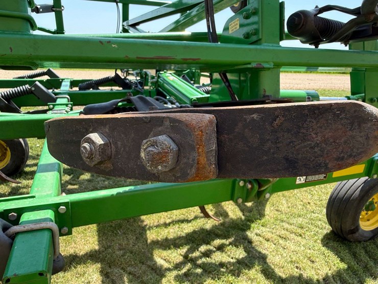 2011-john-deere-2410-image-23