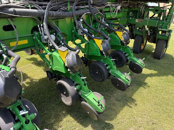 2014-john-deere-1770nt-image-28