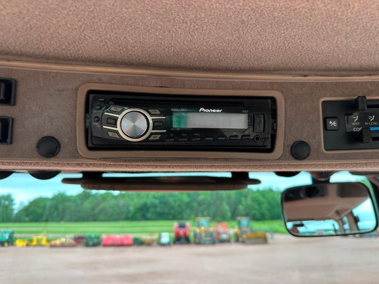 2013-kubota-m126x-image-54