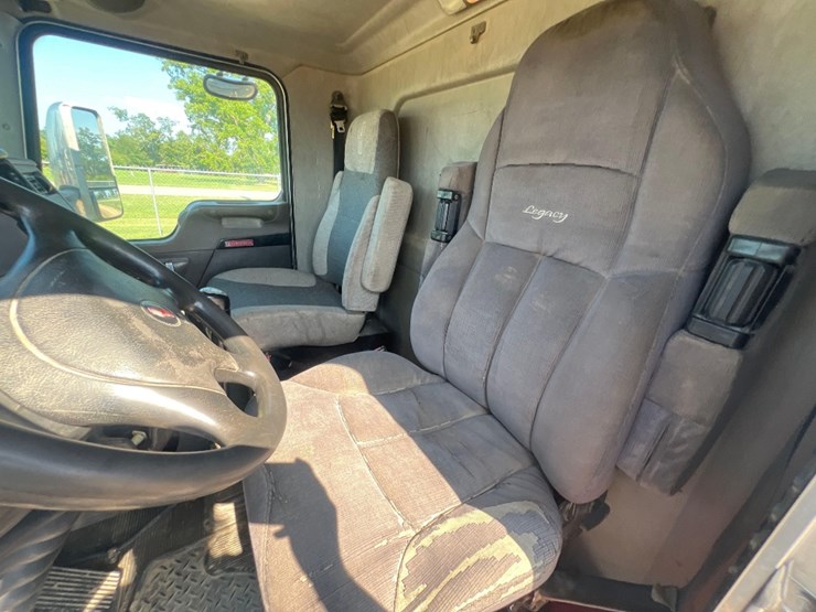 2010-kenworth-t270-image-34
