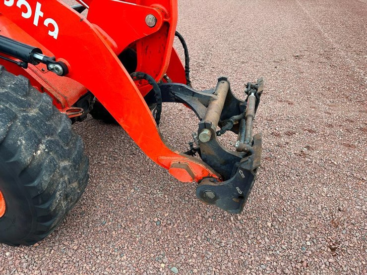 2021-kubota-r640-image-27