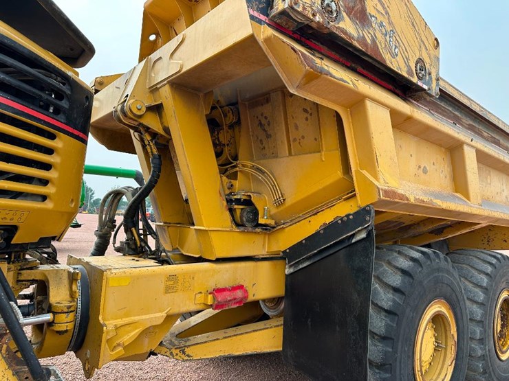2007-caterpillar-c11-image-25