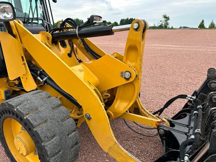 2019-caterpillar-906m-image-33