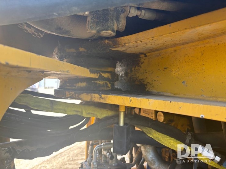 2015-deere-624k-image-35