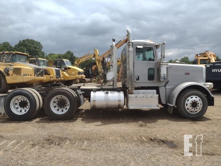 2011-peterbilt-388-image-3