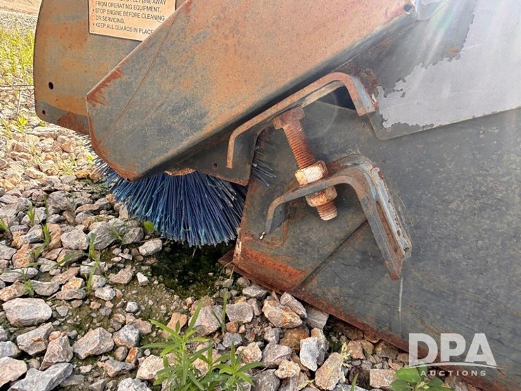 bobcat-broom-attachment-(gp11031)-image-9