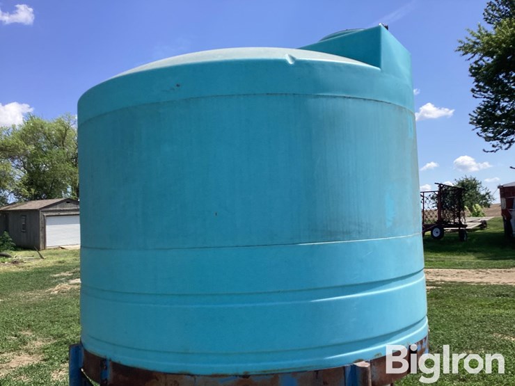 2,300-gal-poly-tank-w/-stand-image-16