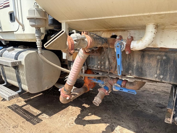 2014-mack-gu713-water-truck-image-19