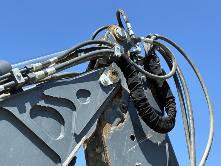 2019-deere-310l-ep-image-11