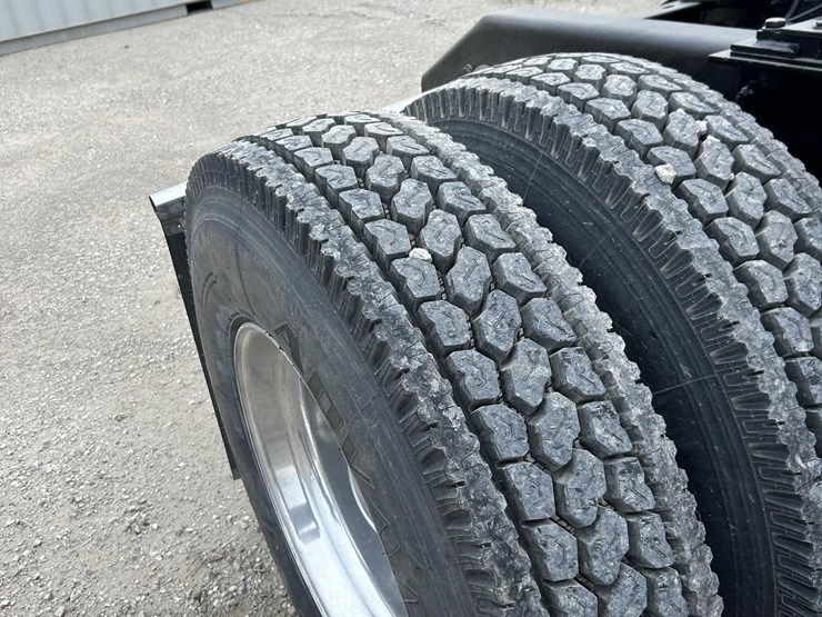 2014-kenworth-t600-image-36