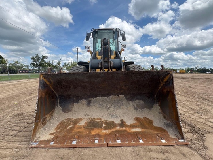 2017-deere-624k-image-3