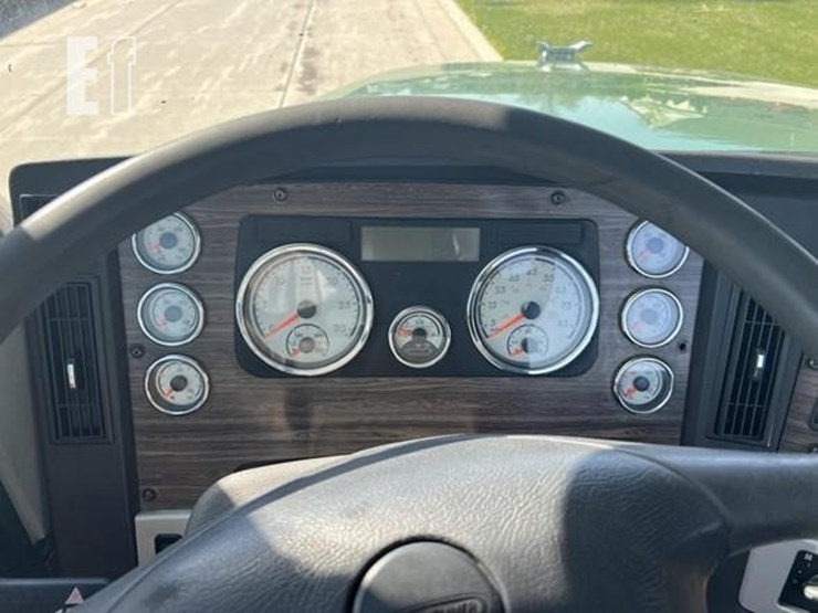2015-freightliner-coronado-122-image-65