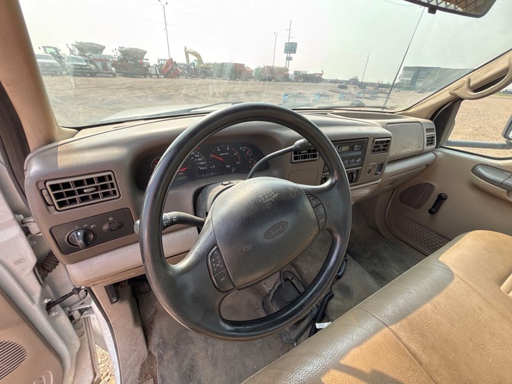 2002-ford-f550-image-17