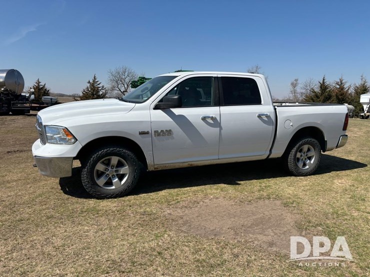 2015-dodge-ram-1500-image-19