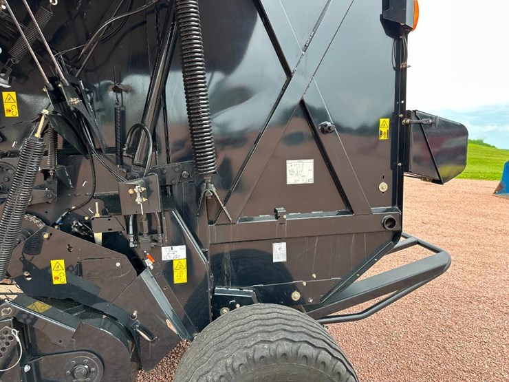 2019-case-ih-rb465-image-26