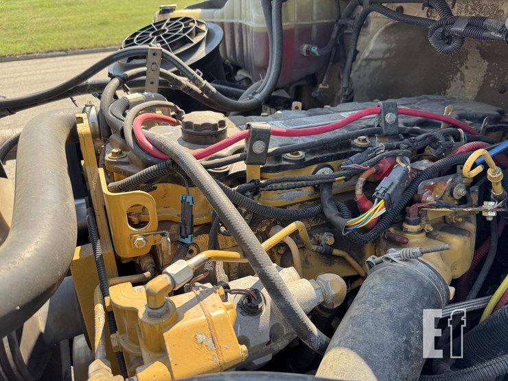 2005-freightliner-business-class-m2-106-image-58