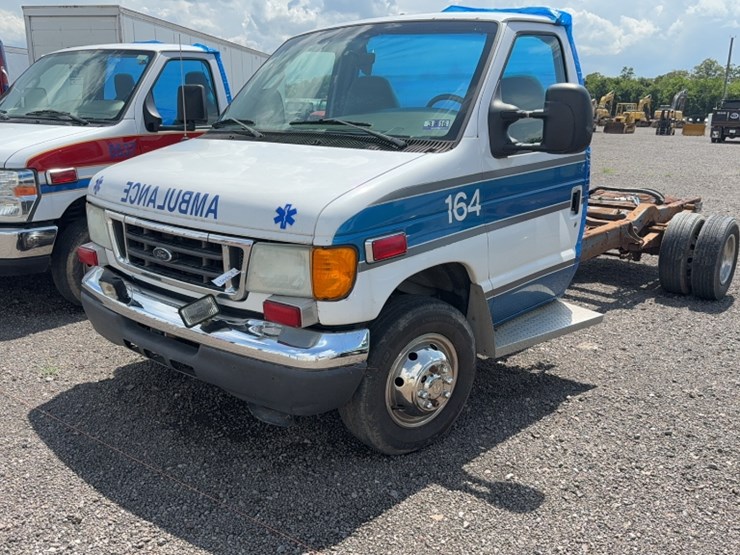 2006-ford-e450-image-1