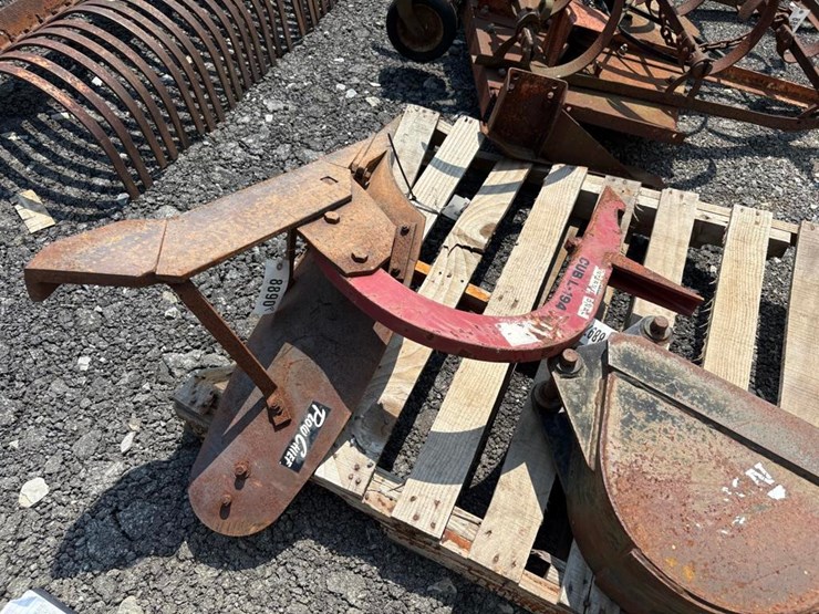 international-quick-hitch-1-bottom-plow-image-4