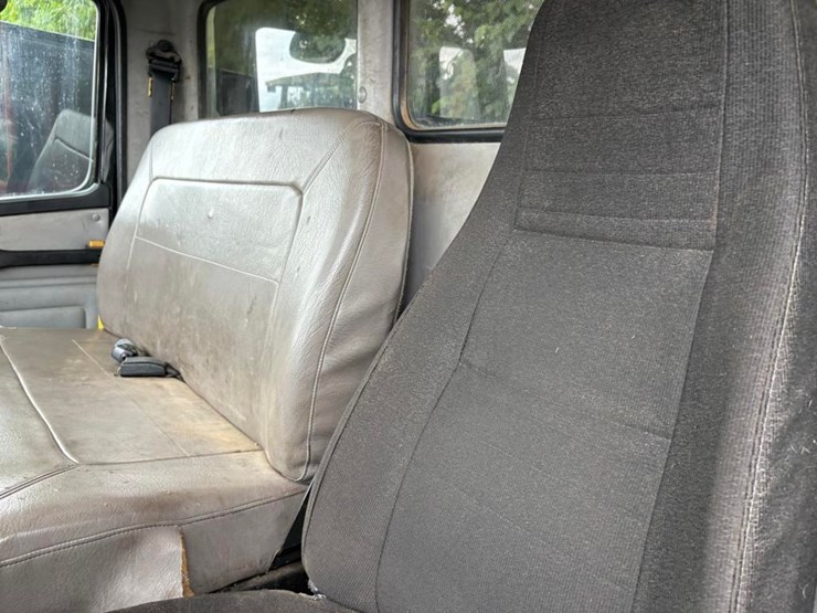freightliner-fl70-image-21
