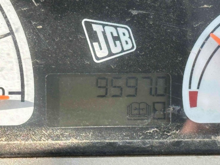 2011-jcb-541-70-image-29