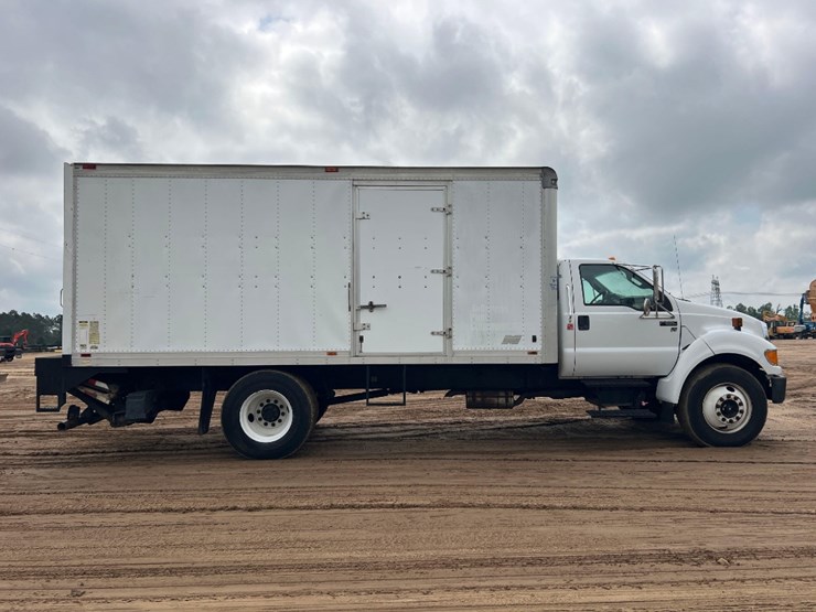 2012-ford-f650-image-5
