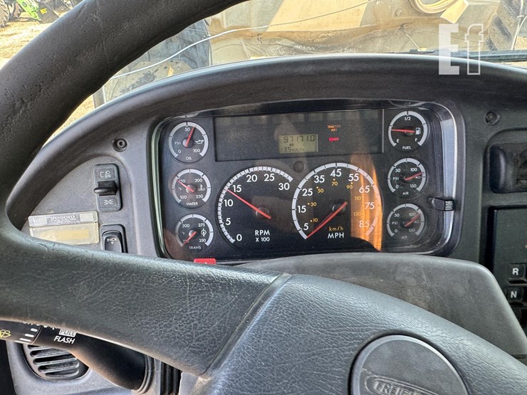 2005-freightliner-business-class-m2-106-image-48