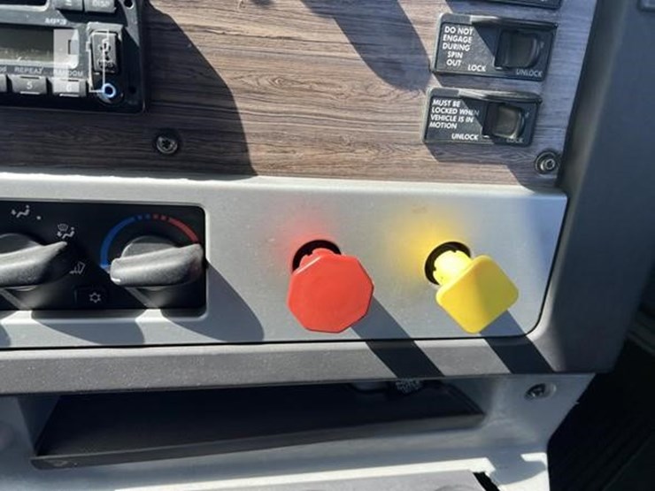 2015-freightliner-coronado-122-image-72