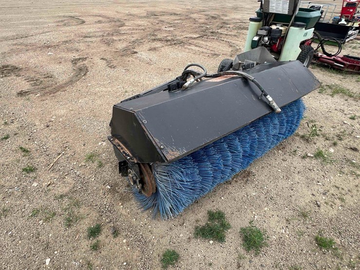 virning-sweeper-skidsteer-attachment-image-4