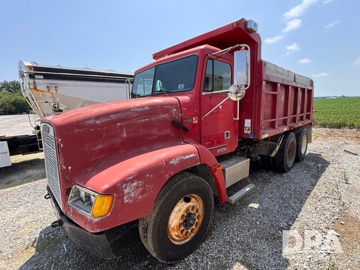 1997-freightliner-fld112-image-1