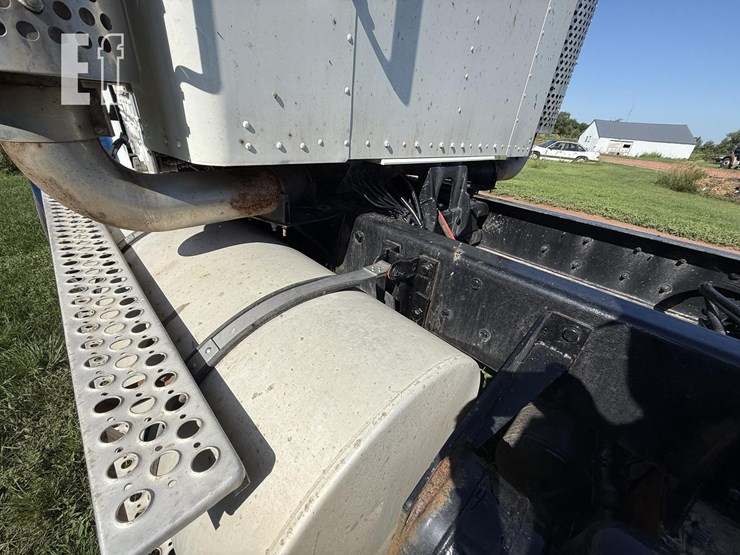 2005-kenworth-w900-image-28