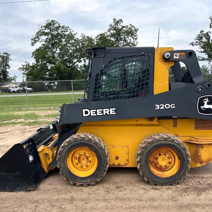 2022 DEERE 320G