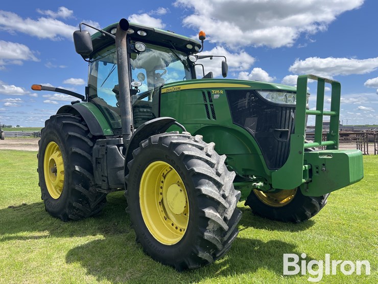 2011-john-deere-7215r-image-3