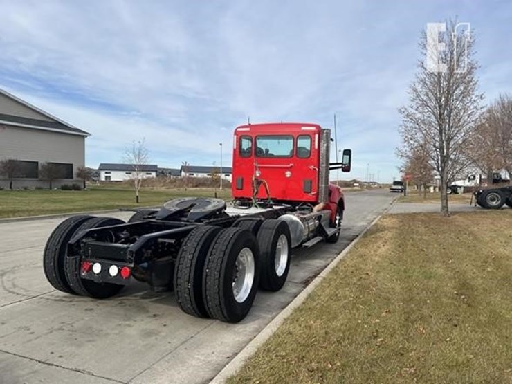 2016-kenworth-t880-image-4