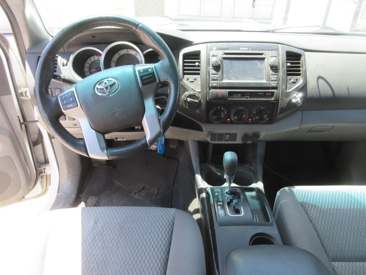 2013-toyota-tacoma-image-9