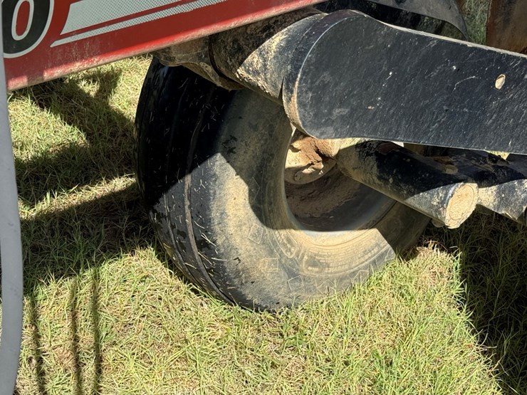 2014-case-ih-340-image-5