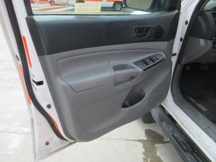 2013-toyota-tacoma-image-9