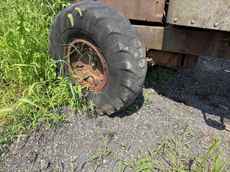 caterpillar-2wd-gator-image-7