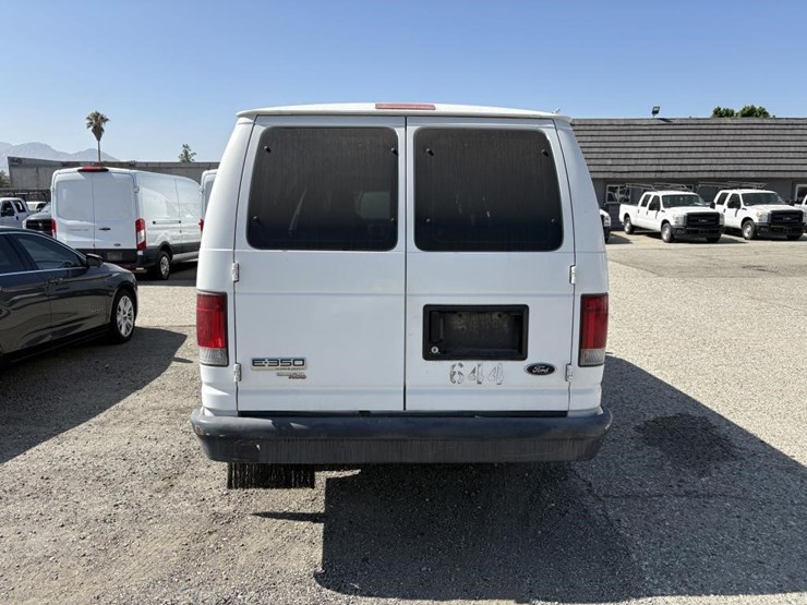 2013-ford-e350-image-6
