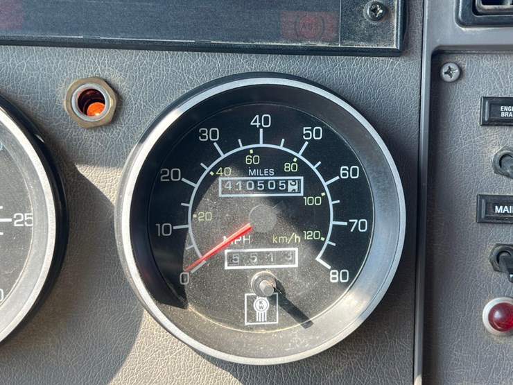 2010-kenworth-t270-image-40