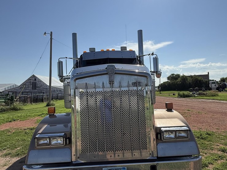 2005-kenworth-w900-image-3