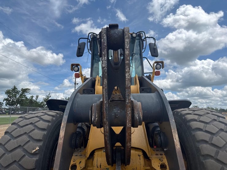 2017-deere-624k-image-14