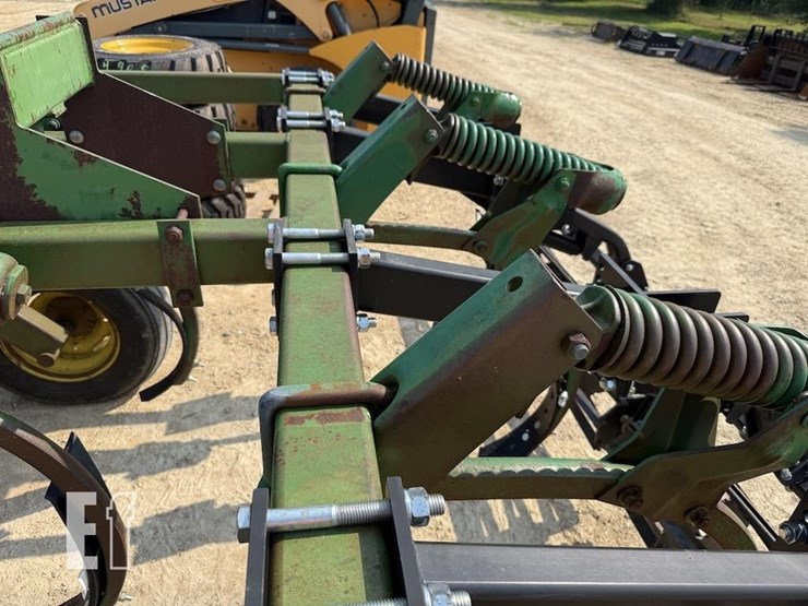 john-deere-710-image-7