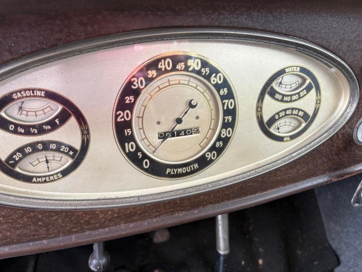 1933-deluxe-plymouth-six-car-w/title-image-24