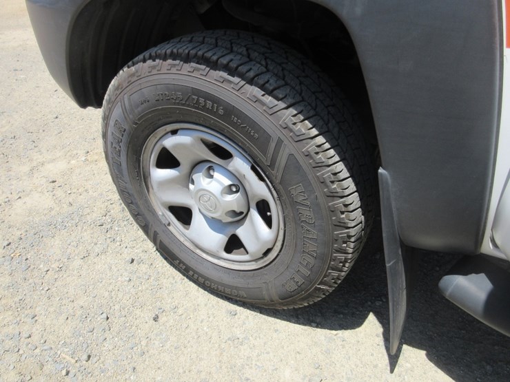 2013-toyota-tacoma-image-18